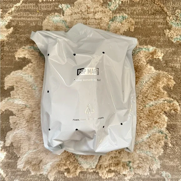 POP MART DIMOO WORLD x DISNEY Series Vinyl Plush Keychain - Daisy’s Gift - Picture 4 of 7